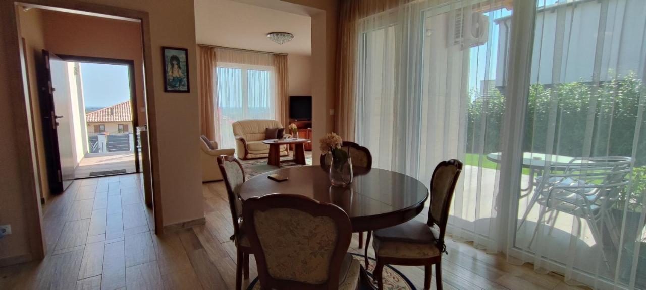 White Column House Lejlighed Diosd Eksteriør billede