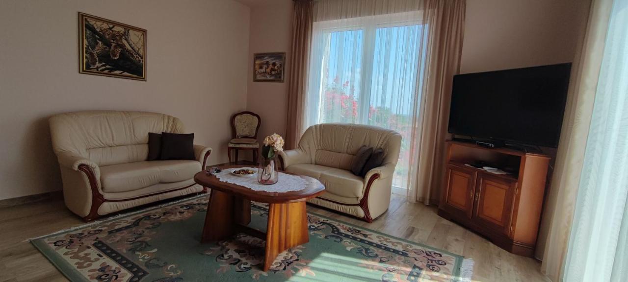 White Column House Lejlighed Diosd Eksteriør billede